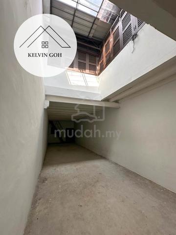 Georgetown Freehold 2-Storey Shophouse Facing Main Road Vacant Now 1