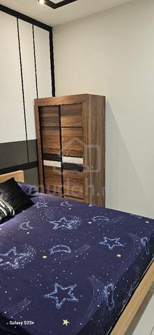 Malay Lady Only - Master Bedroom Queen Bed 150m from MRT2 4