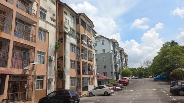 Dahlia Court Apartment (Salak Tinggi) 1