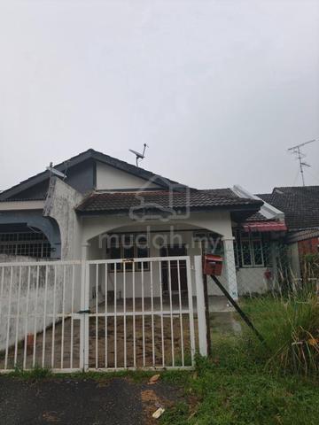 taman molek single storey house 1