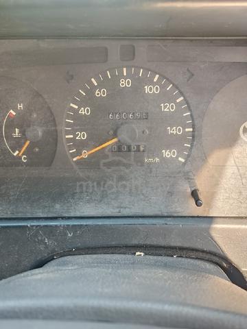 2002 Toyota HIACE 2.4 LH112R (M) - 4