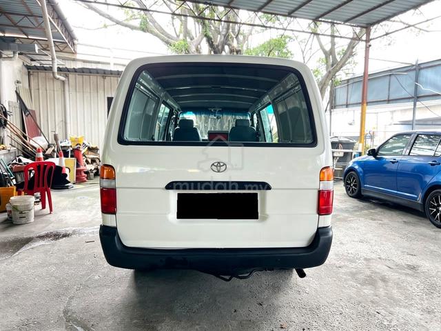 05/06 Toyota HIACE 3.0 (M) - 4