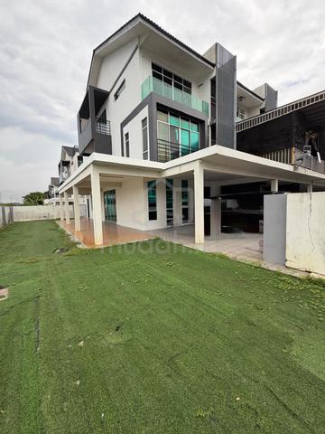 Rumah Corner 3 Tingkat , 7Bilik 7Toilet @ BANGI AVENUE / SERI PUTRA 1