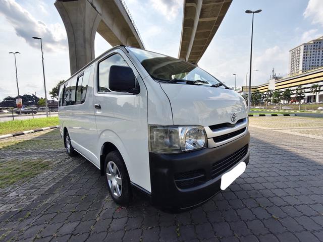 2010 Toyota HIACE 2.5 (M) Panel Van Low Roof - 3