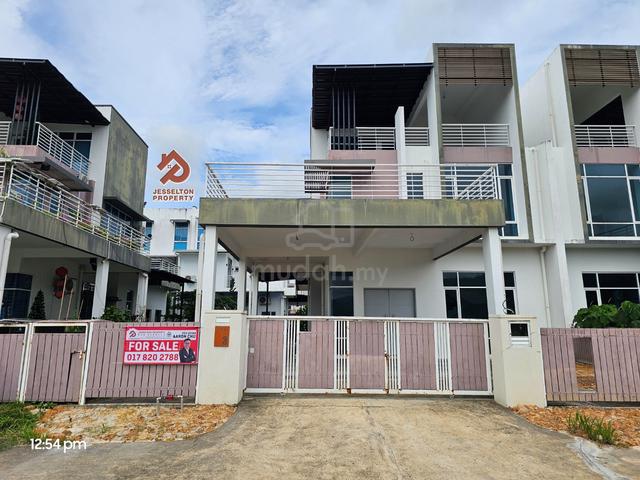 Penampang Taman Putra Pogun 3-Storey Semi-D House 亚庇兵南邦太子园三层半独立屋 5房5厕 1