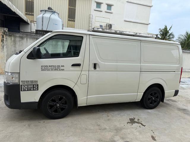 2022 Toyota HIACE 0 2.5L (M) - 4