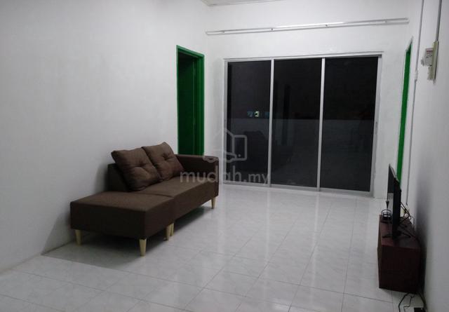 BILIK MEDIUM untuk perempuan di Putra Indah Apt, Equine, Seri Kembanga 1