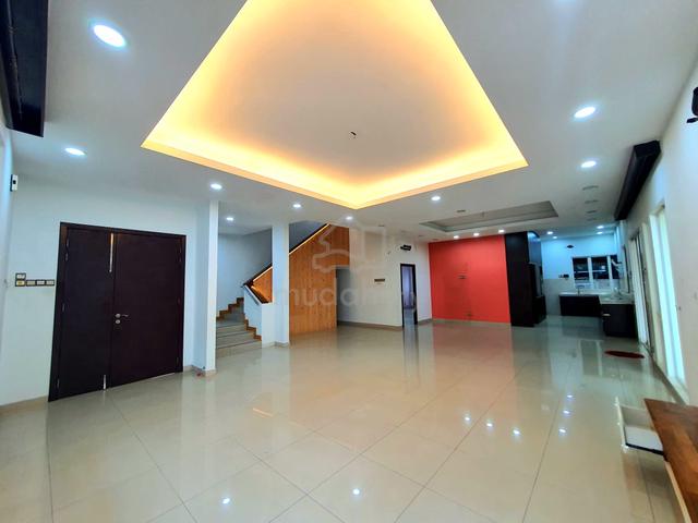 Below Market 3 Storey Bungalow @ Kemuning Utama, Kota Kemuning 1