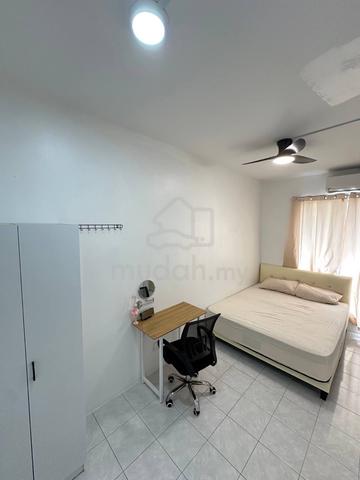 Female master rooms with balcony 1