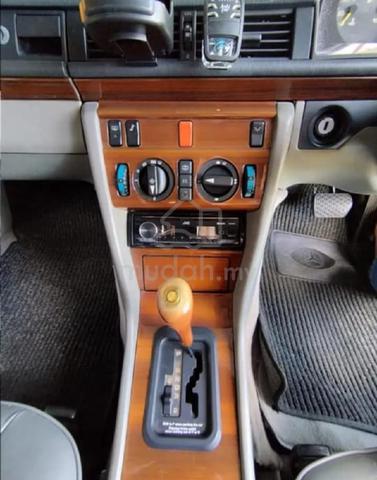 1991 Mercedes Benz 260E 2.6 (A) - 5