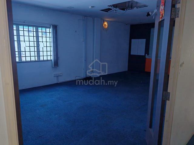 Renovated 1st Floor Office Of 3 Sty Endlot Shop Bandar Botanic Klang 1