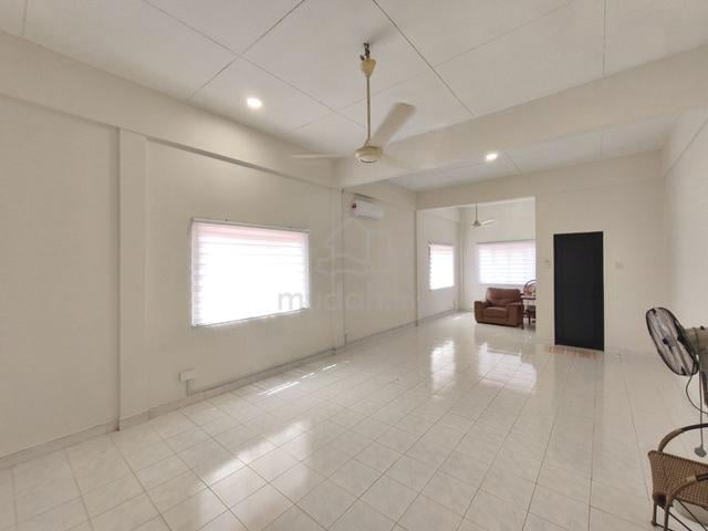 BILIK BESAR |Bungalow 2 Tingkat Kampung Melayu Subang 1