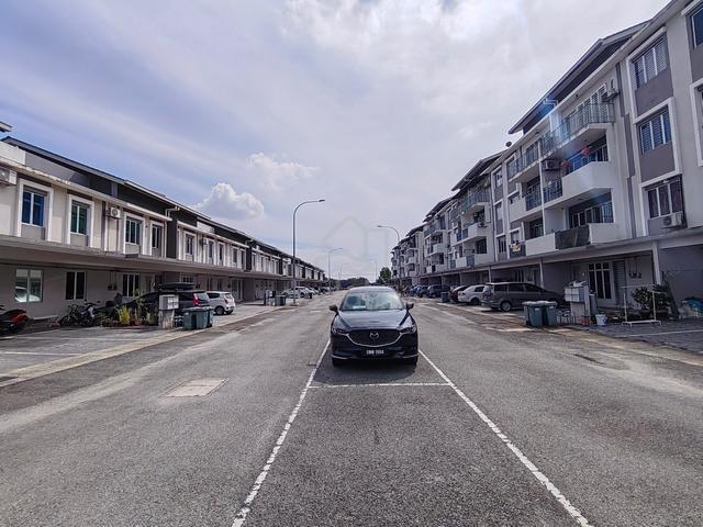 GROUND FLOOR UNIT TOWNHOUSE Garden Villa Taman Tasik Semenyih 1
