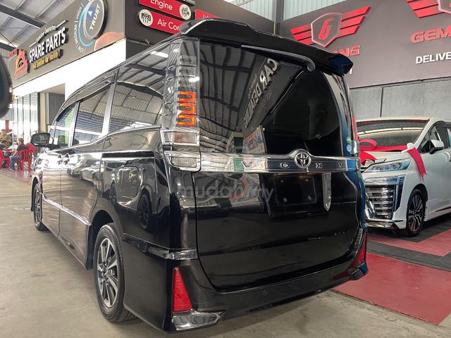 2020 Toyota VOXY 2.0 KIRAMEKI (A) - 4