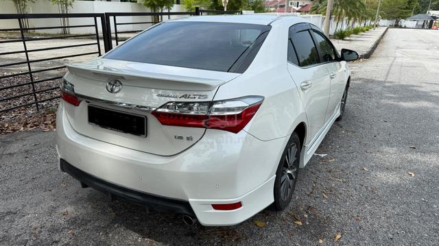 2017 Toyota COROLLA ALTIS 1.8 G Facelift Low Mil - 4