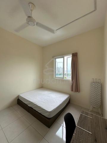 (Room For Rent) Middle Room @ Jelutong. Basic Utilities Included! 1