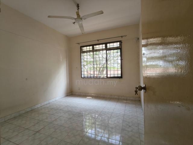 Iris Apartment (Taman Desa) 1