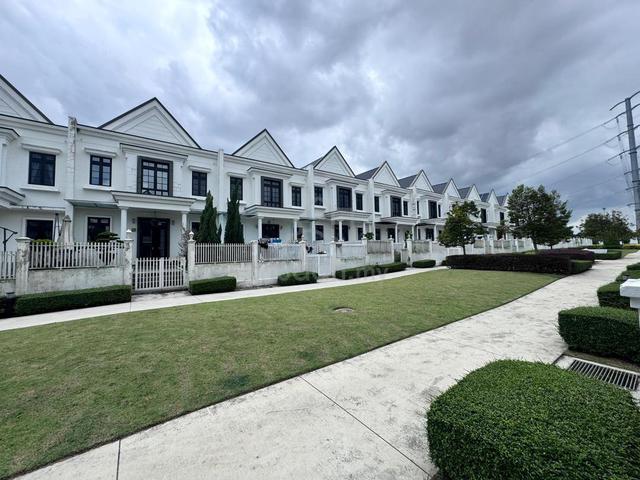 Premium Lifestyle The Chateau 2.5 Storey Superlink Eco Botani for Sale 1