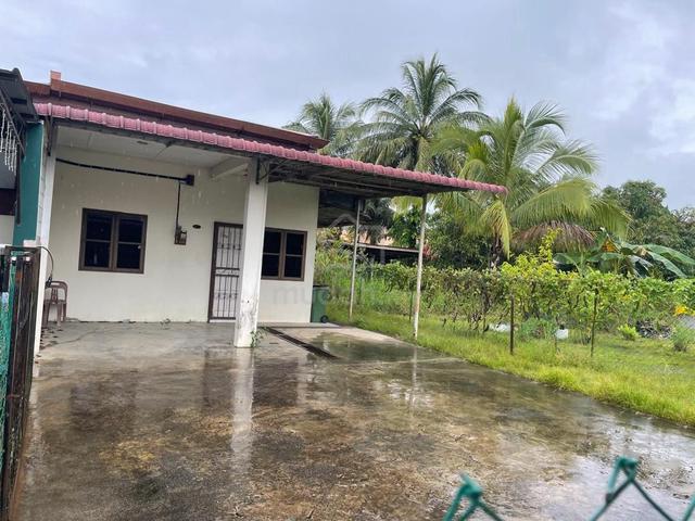 Single storey corner (endlot) at Muara Tuang Park 1