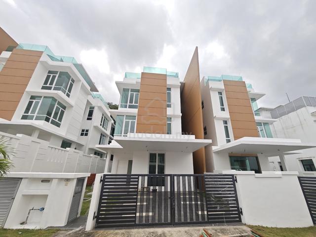 [BRAND NEW] European Style 3 Storey Semi-D @ Bandar Kinrara, Puchong 1