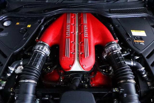 2022 Ferrari 812 Competizione V12 1 OF 999 - 5