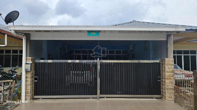 Single Storey Terrace Intermediate House @ Taman Kopodim, Petra Jaya 1