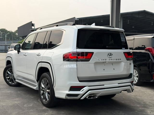 2024 Toyota LANDCRUISER 3.4 ZX 8K km only 5A RDL - 2