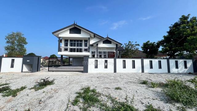 Rumah BANGLO CANTIK 1 1/2 TINGKAT DEKAT MASJID NUR BAKTI KG GONG BADAK 1