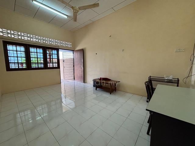 Single Storey Terraced House Near Hospital For Rent at Teluk Intan  . 1