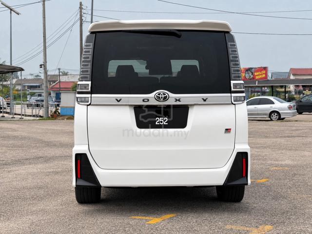 2018 Toyota VOXY 2.0GR Sport Limited Edition - 4