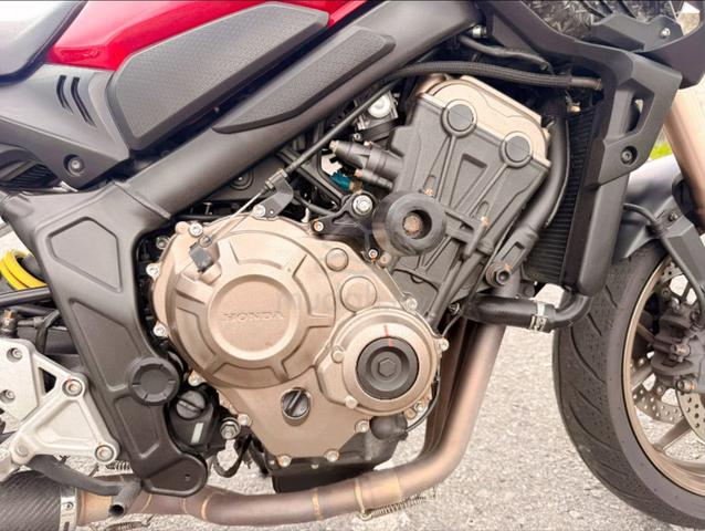 Tip Top Low Mileage Honda CB650R - photo 7 of 11