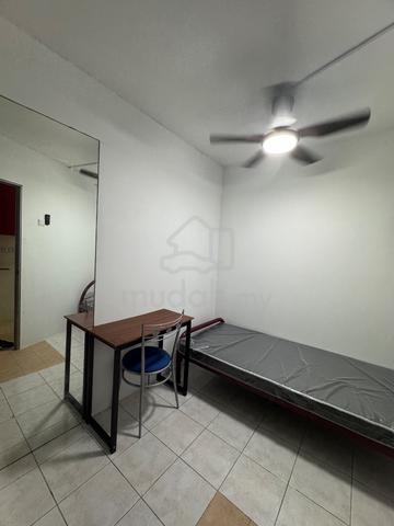 male Malay unit FLORA DAMANSARA room for rent 1