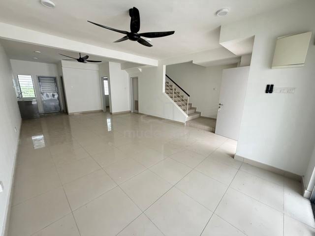 [FACING EMPTY] 2 Storey Terrace, D Laman, Kundang Jaya, Rawang 1