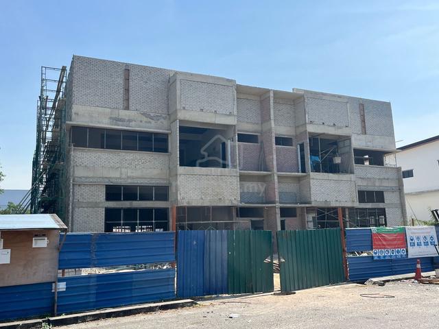 FOR SALE* Double Storey Semi D Warehouse 📍Mergong, Alor Setar 1