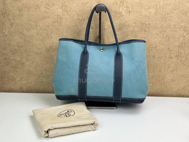 Carousel Image