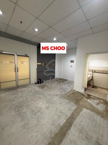 D Piazza commercial shoplot 1100 sq ft 1
