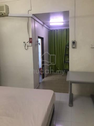 Lintang Mahsuri Bayan baru master room for rent 1