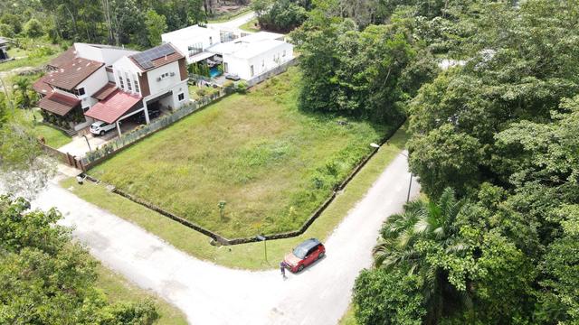 8888sq/ft CORNER LOT Bungalow Land Kenanga Garden Saujana Utama 1