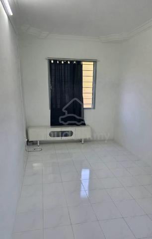 Room for Rent ( Single room)Desa Satu Apartment aman puri 1