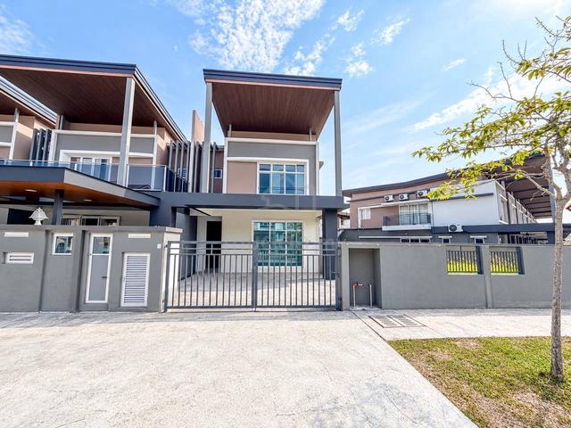 CORNER LOT! Double Storey Terrace Serene Heights, Semenyih 1