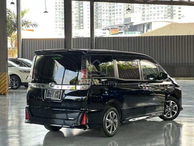 BEST PROMO 2021 Toyota VOXY 2.0 ZS KIRAMEKI III - 2
