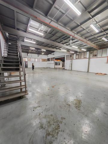 Taman perindustrian Ehsan Jaya 1.5 storey factory 1