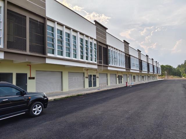 Shoplot 2 Tingkat Tepi Jalan Utama ( Berhadapan Awana Resort ) Kemaman 1
