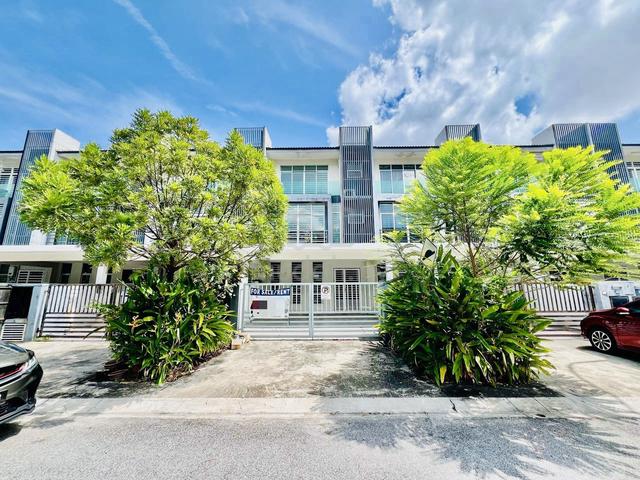 [0% DEPOSIT] Renovated FREEHOLD 3 Storey Bangi Avenue 3, Bangi 1
