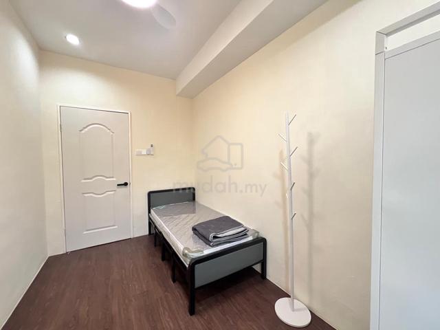 Room for rent @ Iramanis (Tmn Seri Borneo Landed Hse) | Female Tenant 1