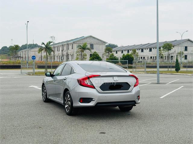 2017 Honda CIVIC 1.8 FC (A) - 4