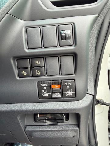 2016 Toyota VOXY 2.0 ZS (A) - 5