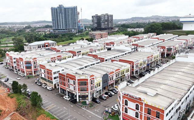 Mount Austin - 2 Storey Shop For Sale 1