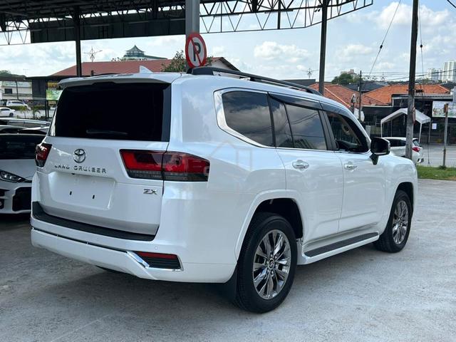 2024 Toyota LANDCRUISER 3.4 ZX PETROL 4CAM 10K - 2