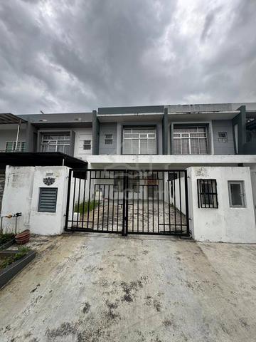 Bukit Indah double storey house for rent 1